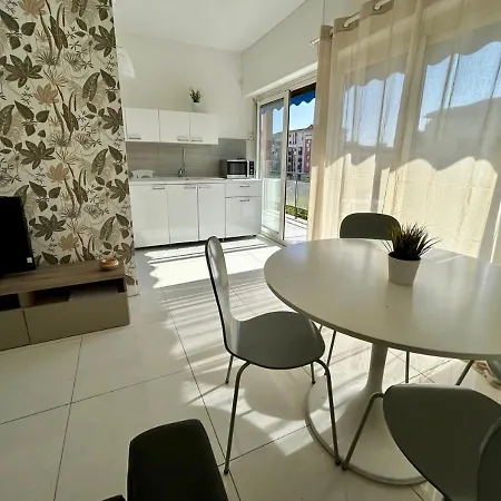 2 Pièces Avec Terrasse Proche Port Et Vieux Appartement *